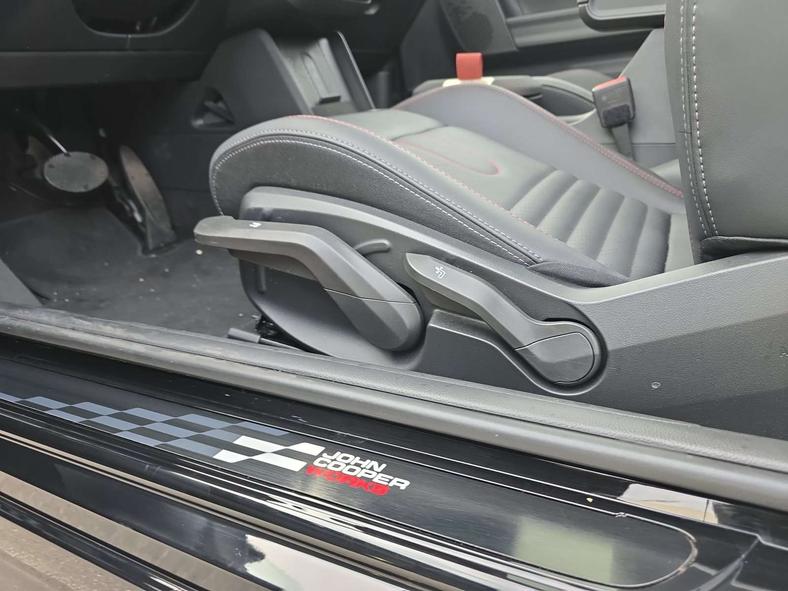 Fahrzeugbild eines MINI COOPER