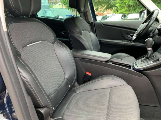 Fahrzeugbild eines Renault Scénic