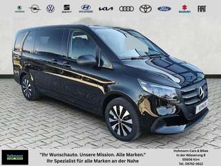 Schräge Frontansicht auf einen Mercedes-Benz Vito , freigestellt