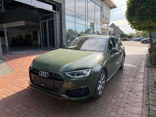 Schräge Frontansicht auf einen Audi A4 , freigestellt