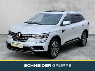 Schräge Frontansicht auf einen Renault Koleos , freigestellt