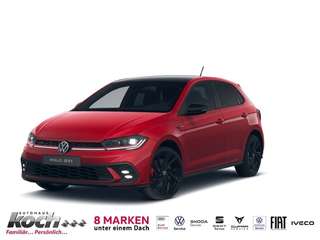 Schräge Frontansicht auf einen Volkswagen Polo , freigestellt