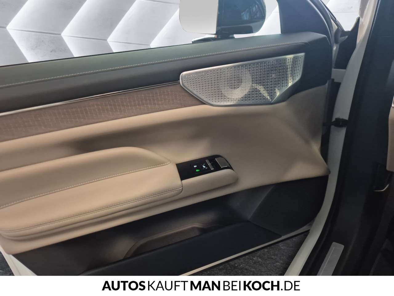 Fahrzeugbild eines Volvo ES90
