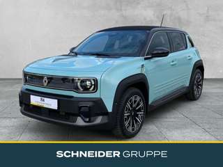 Schräge Frontansicht auf einen Renault 4 E-TECH , freigestellt