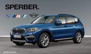 Schräge Frontansicht auf einen BMW X3 , freigestellt