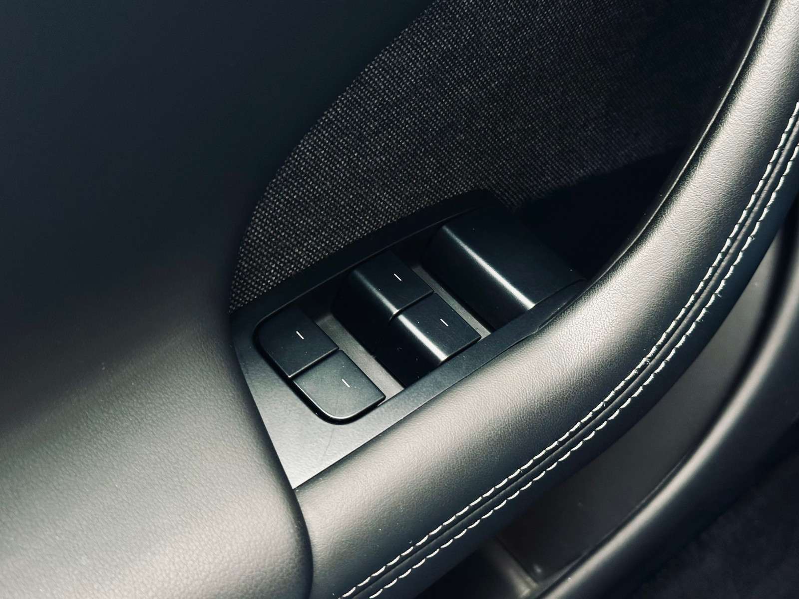 Fahrzeugbild eines TESLA Model S