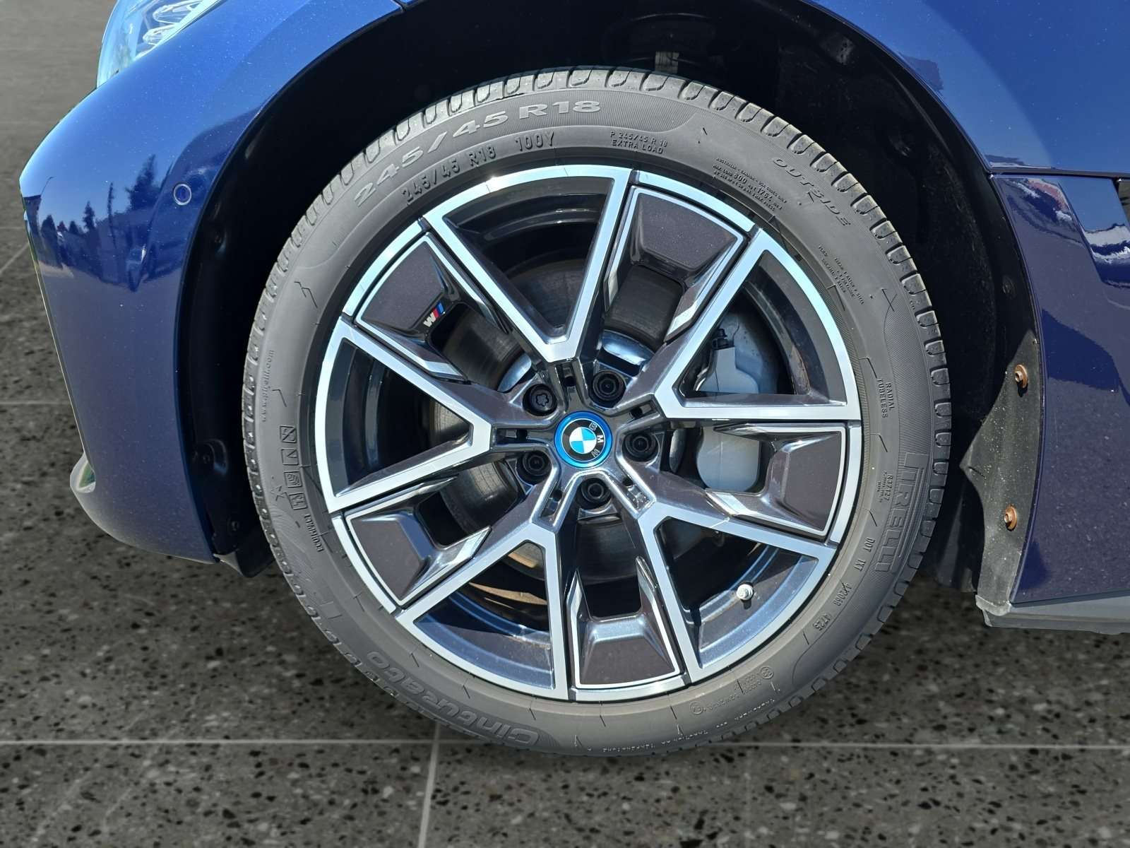 Fahrzeugbild eines BMW i4