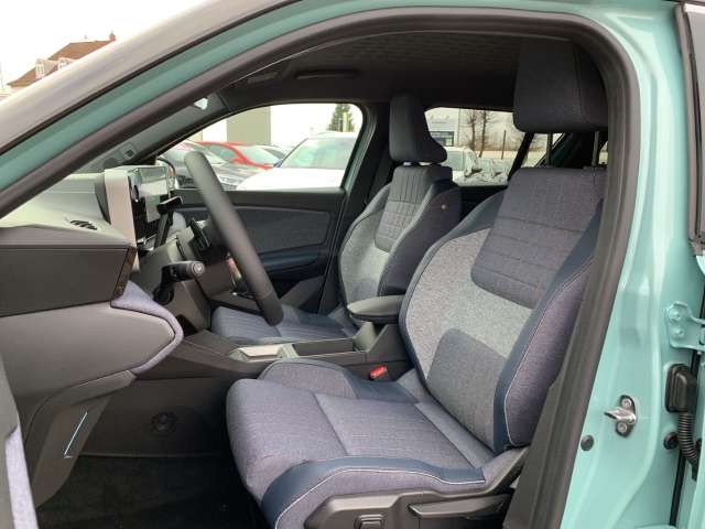 Fahrzeugbild eines Renault 4 E-TECH