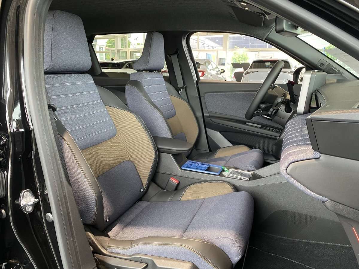 Fahrzeugbild eines Renault 5 E-TECH