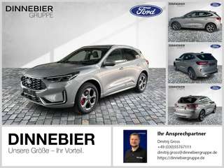 Schräge Frontansicht auf einen Ford Kuga , freigestellt
