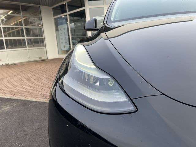 Fahrzeugbild eines TESLA Model Y
