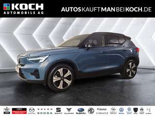 Schräge Frontansicht auf einen Volvo XC40 , freigestellt