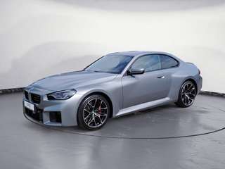 Schräge Frontansicht auf einen BMW 2er-Reihe , freigestellt