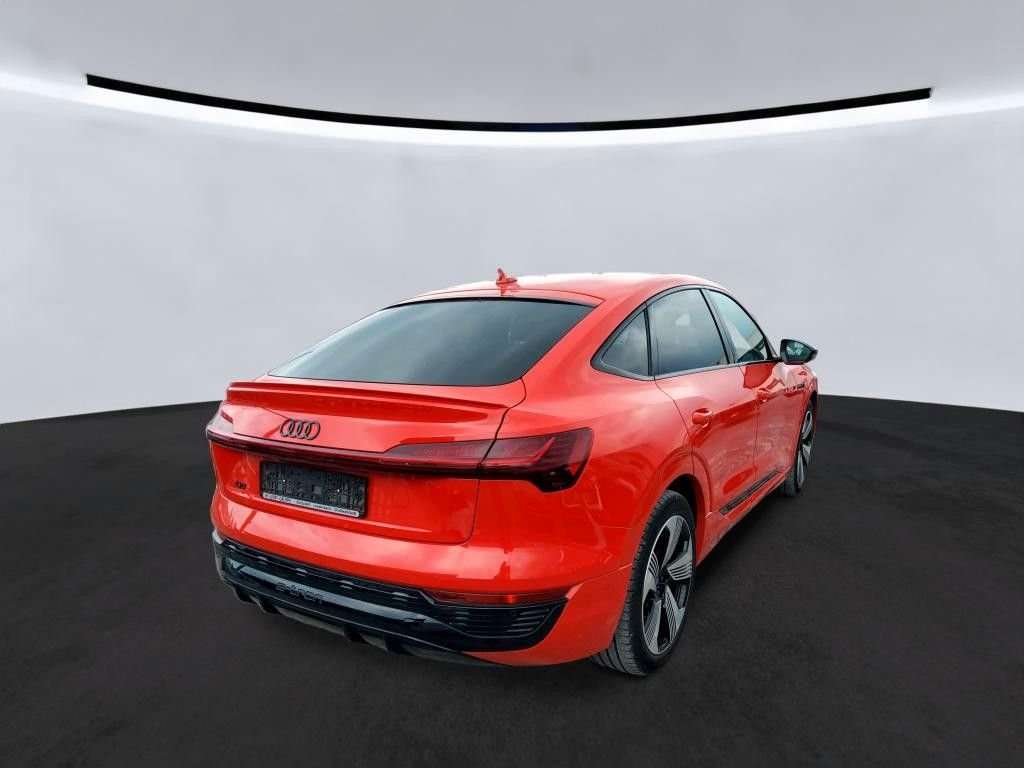 Fahrzeugbild eines Audi Q8