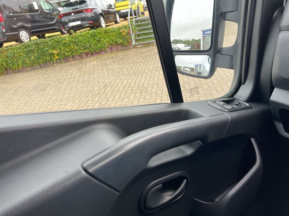 Fahrzeugbild eines Nissan Interstar