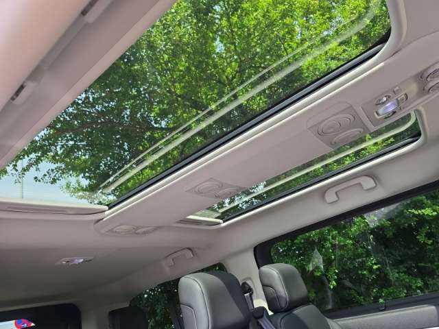 Fahrzeugbild eines Peugeot Traveller
