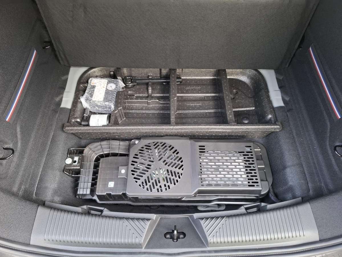 Fahrzeugbild eines Renault 4 E-TECH