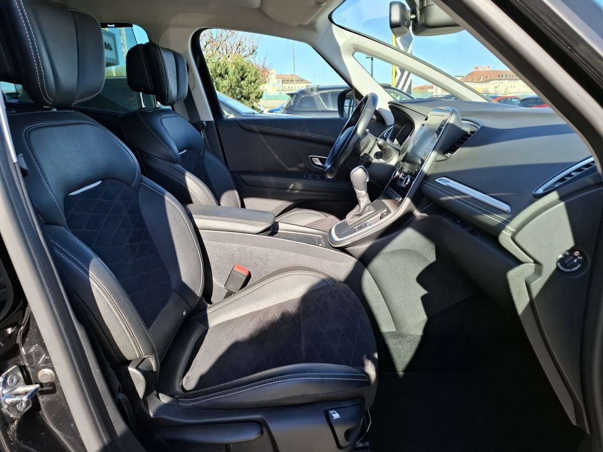 Fahrzeugbild eines Renault Grand Scénic