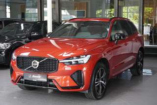 Schräge Frontansicht auf einen Volvo XC60 , freigestellt