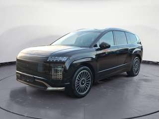 Schräge Frontansicht auf einen Hyundai IONIQ , freigestellt