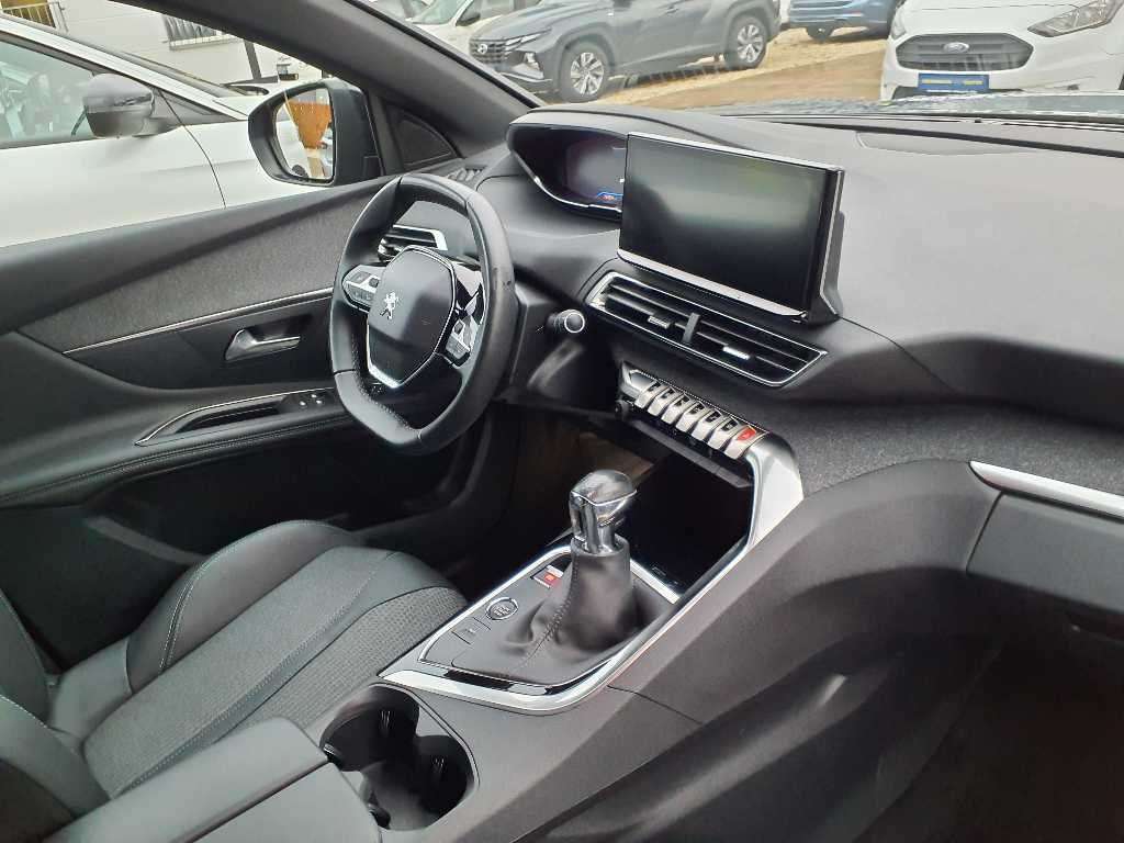 Fahrzeugbild eines Peugeot 3008