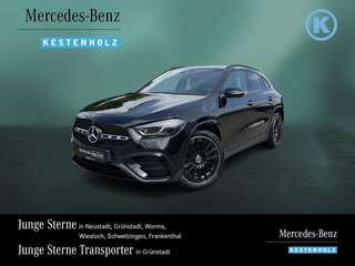 Schräge Frontansicht auf einen Mercedes-Benz GLA , freigestellt