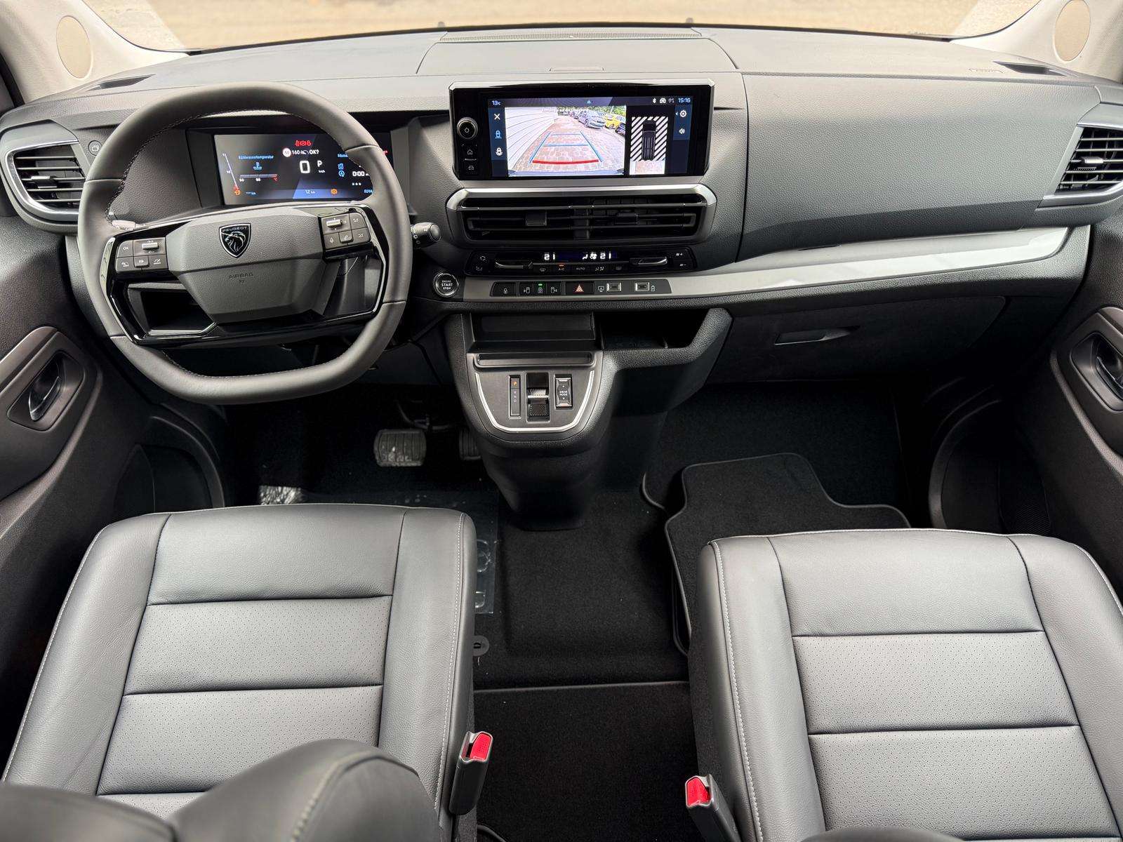 Fahrzeugbild eines Peugeot Traveller