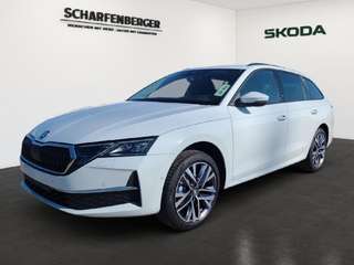 Schräge Frontansicht auf einen Skoda Octavia , freigestellt