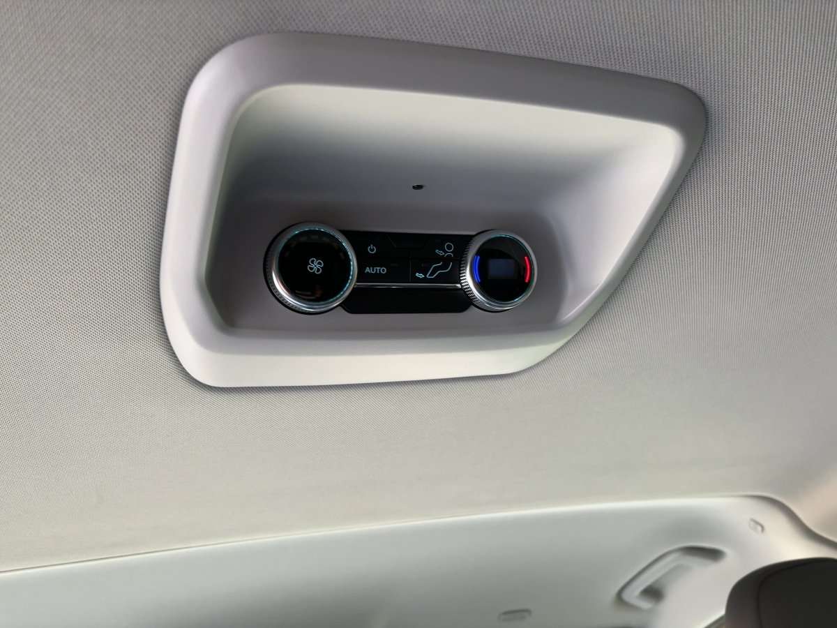 Fahrzeugbild eines Ford Tourneo Custom