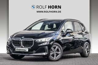 Schräge Frontansicht auf einen BMW 2er-Reihe , freigestellt