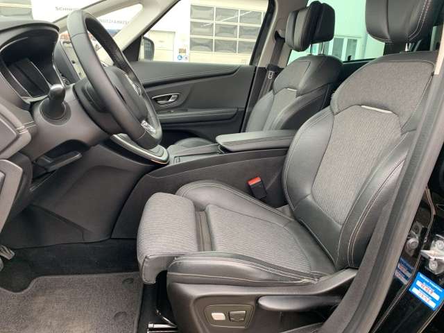 Fahrzeugbild eines Renault Grand Scénic