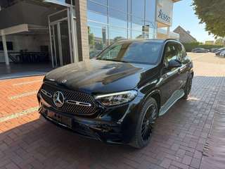 Schräge Frontansicht auf einen Mercedes-Benz GLC , freigestellt