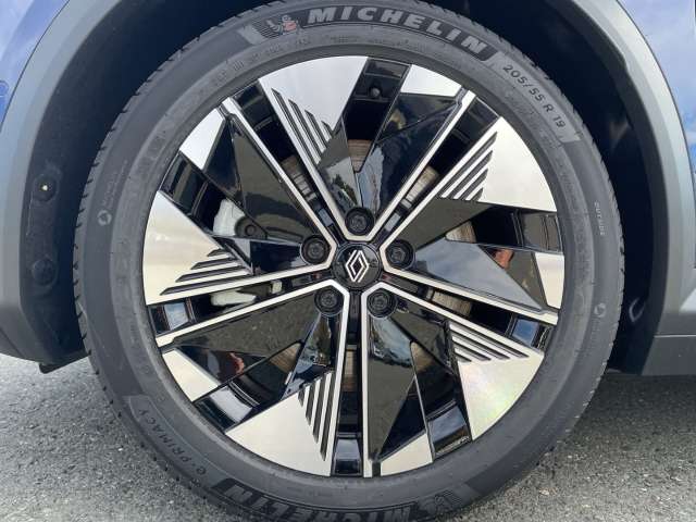 Fahrzeugbild eines Renault Scenic E-TECH