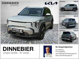 Schräge Frontansicht auf einen Kia EV2 , freigestellt