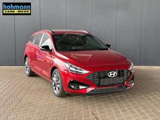 Schräge Frontansicht auf einen Hyundai i30 , freigestellt