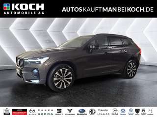 Schräge Frontansicht auf einen Volvo XC60 , freigestellt