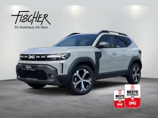 Schräge Frontansicht auf einen Dacia Duster , freigestellt