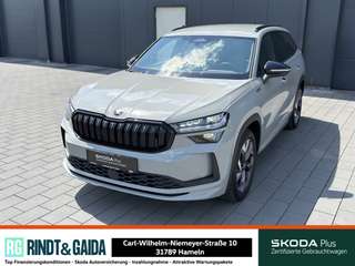 Schräge Frontansicht auf einen Skoda Kodiaq , freigestellt
