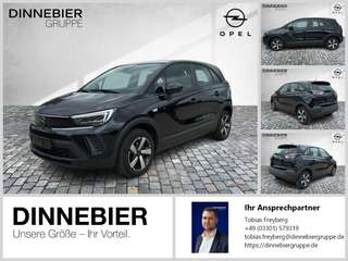Schräge Frontansicht auf einen Opel Crossland X , freigestellt