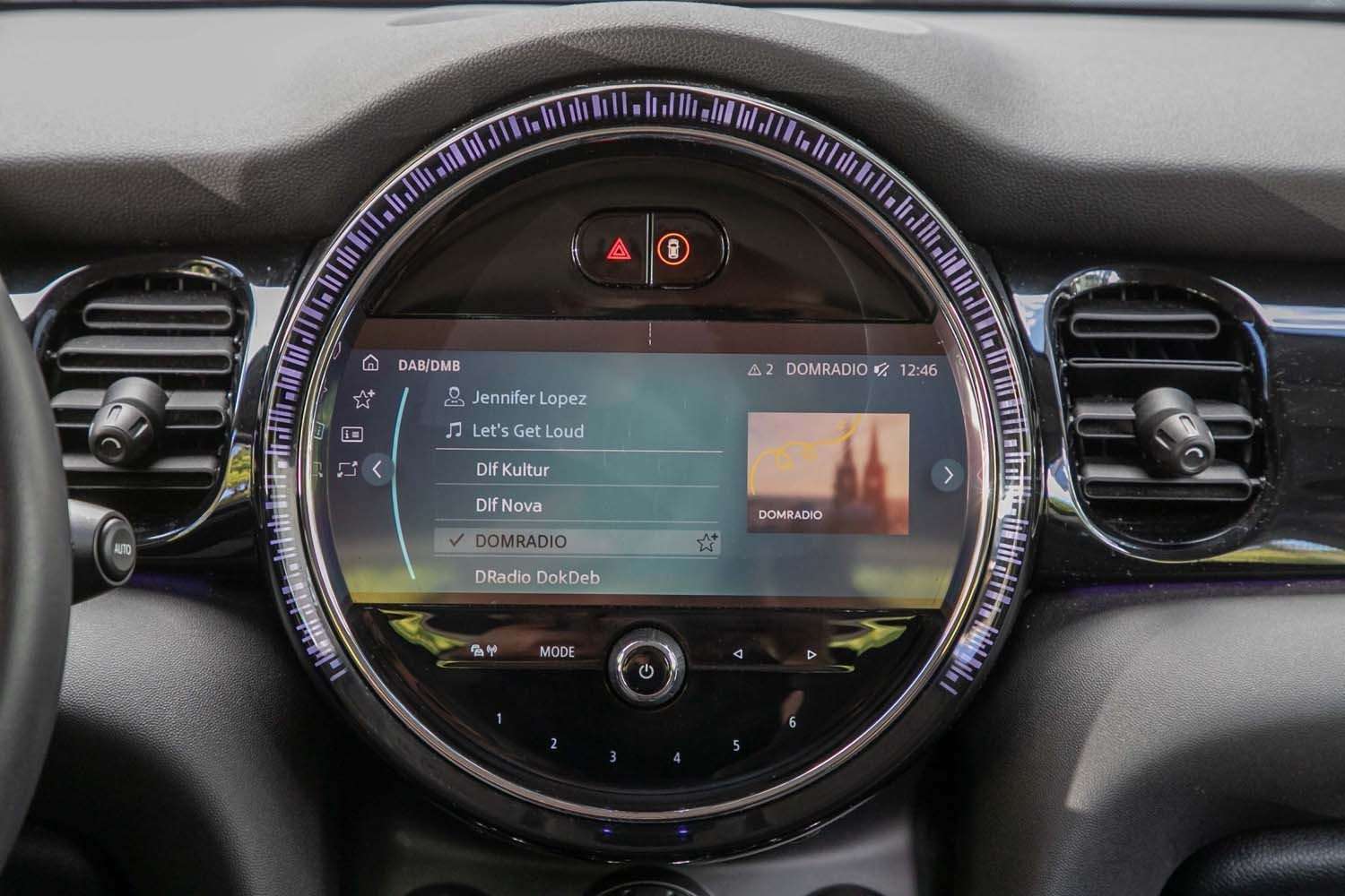 Fahrzeugbild eines MINI COOPER