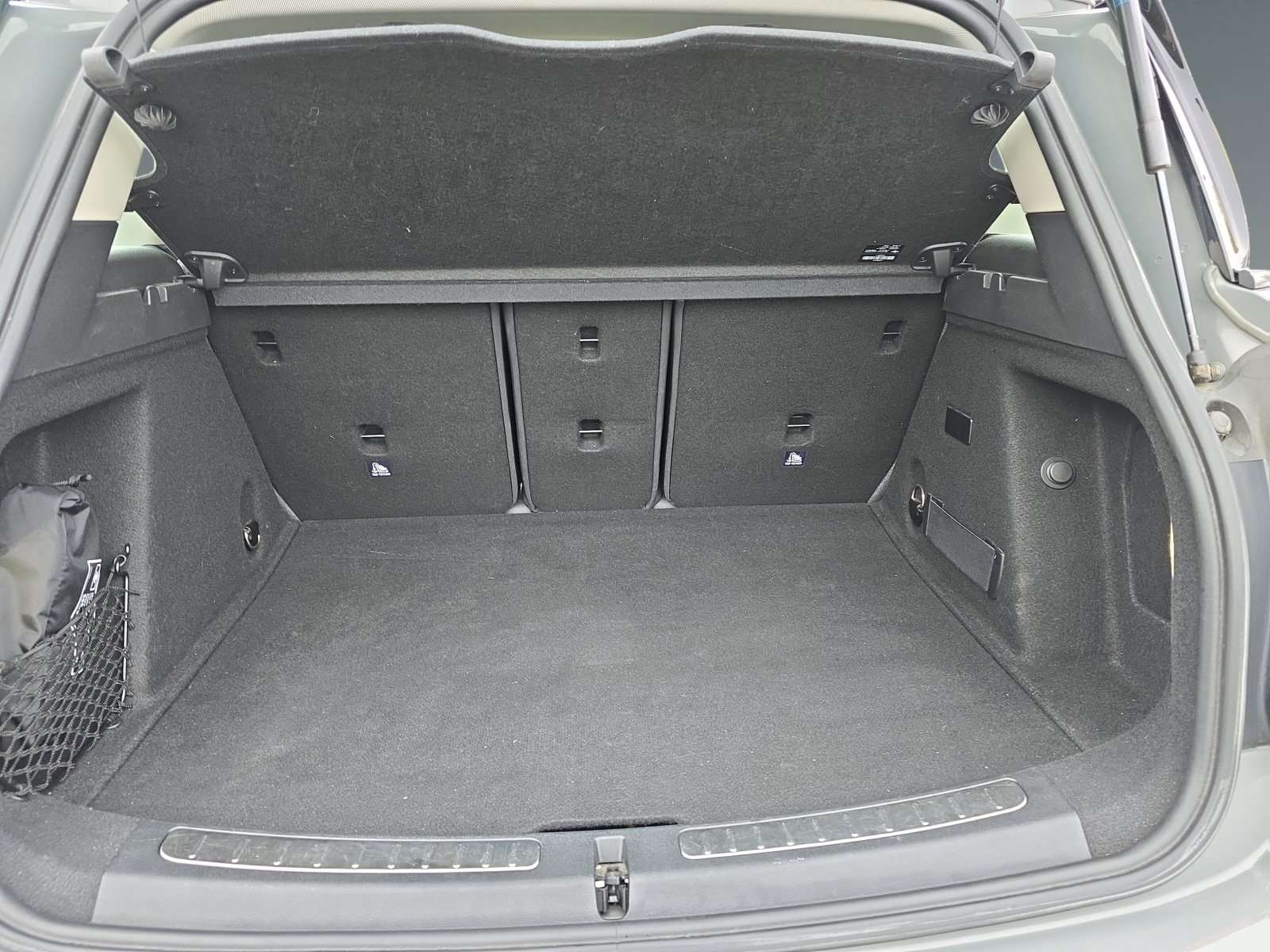 Fahrzeugbild eines MINI COOPER SE