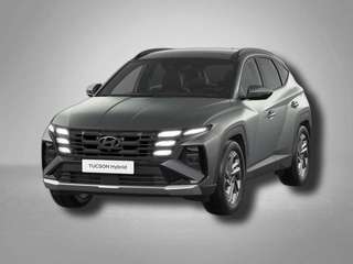 Schräge Frontansicht auf einen Hyundai Tucson , freigestellt