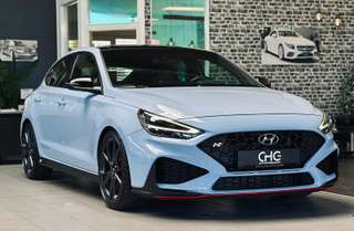 Schräge Frontansicht auf einen Hyundai i30 , freigestellt