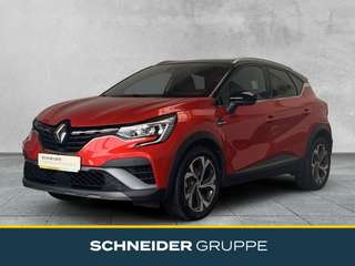 Schräge Frontansicht auf einen Renault Captur , freigestellt