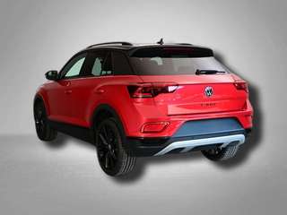 Schräge Frontansicht auf einen Volkswagen T-Roc , freigestellt