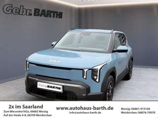 Schräge Frontansicht auf einen Kia EV2 , freigestellt