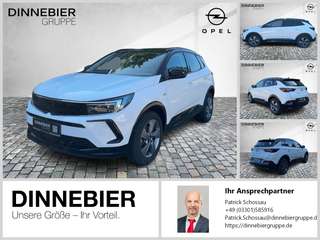 Schräge Frontansicht auf einen Opel Grandland X , freigestellt