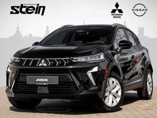 Schräge Frontansicht auf einen Mitsubishi ASX , freigestellt