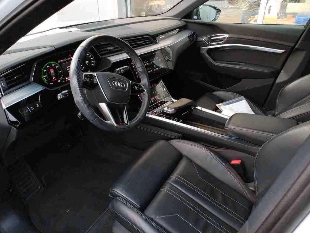 Fahrzeugbild eines Audi e-tron