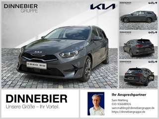 Schräge Frontansicht auf einen Kia cee'd , freigestellt